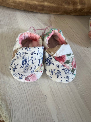 Baby Booties - Newborn (patterns vary)