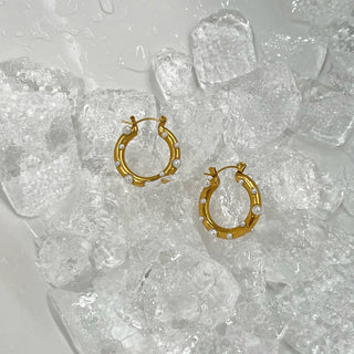 Nicoletta Pearl Hoop Earring